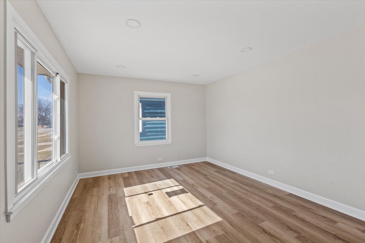 1922 Fargo Avenue, Des Plaines, IL 60018