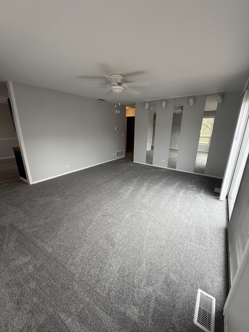 20137 S Hampton Court #A, Frankfort, IL 60423