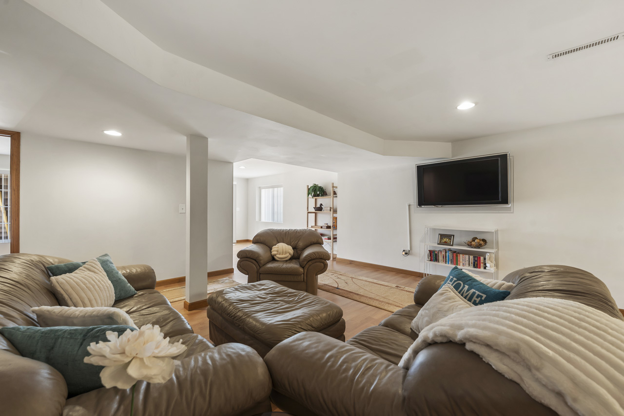 193 S Pleasant Road, Lake Zurich, IL 60047