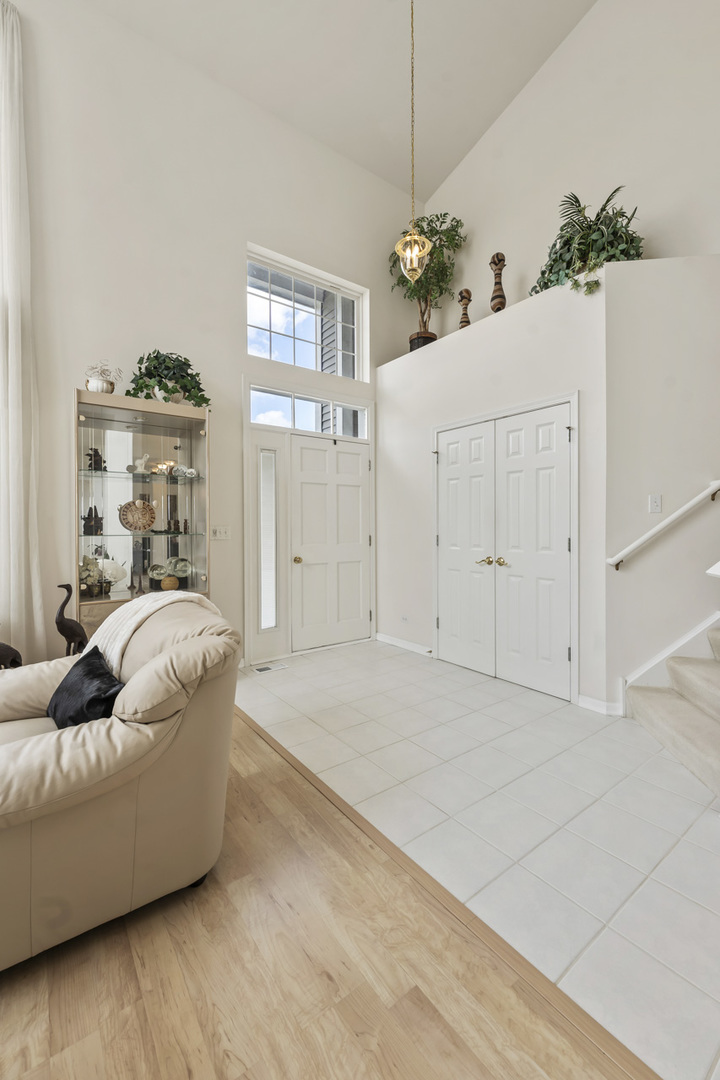 193 S Pleasant Road, Lake Zurich, IL 60047