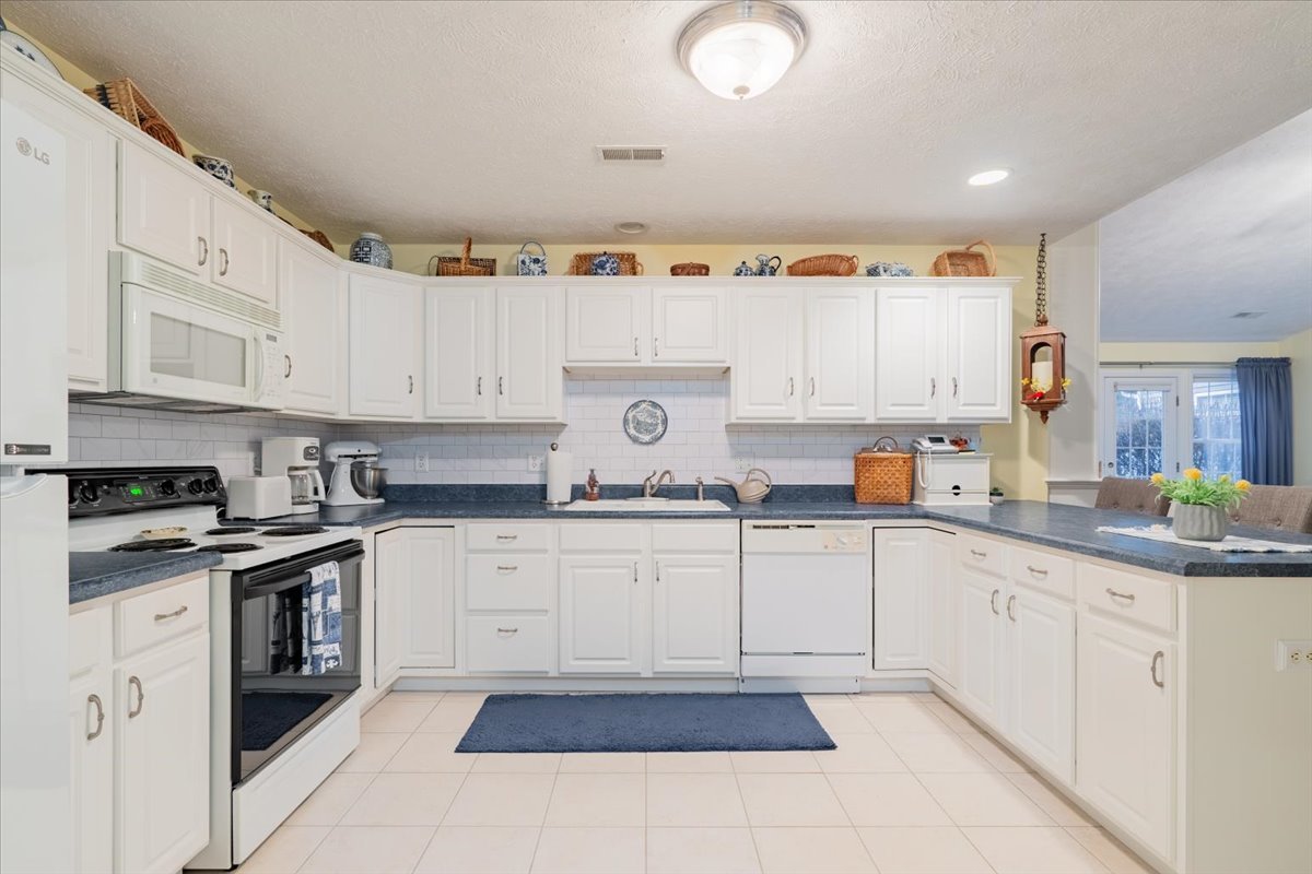 16 Grape Vine Lane, Bloomington, IL 61704