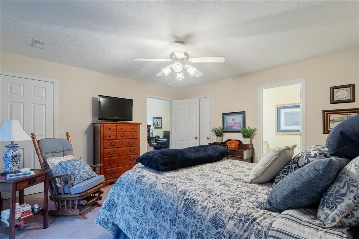 16 Grape Vine Lane, Bloomington, IL 61704