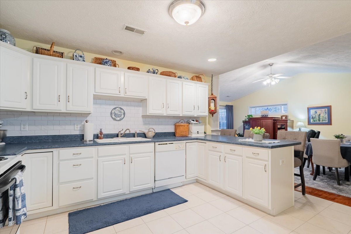 16 Grape Vine Lane, Bloomington, IL 61704