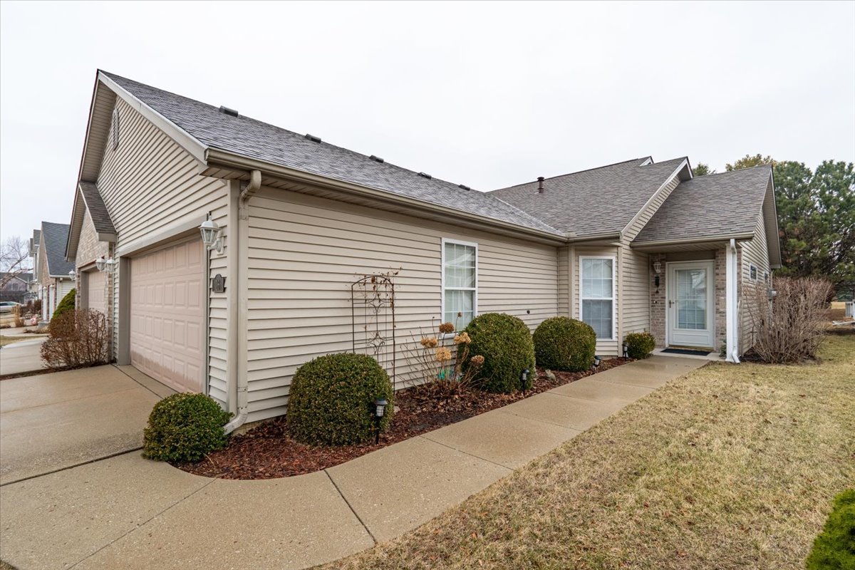 16 Grape Vine Lane, Bloomington, IL 61704