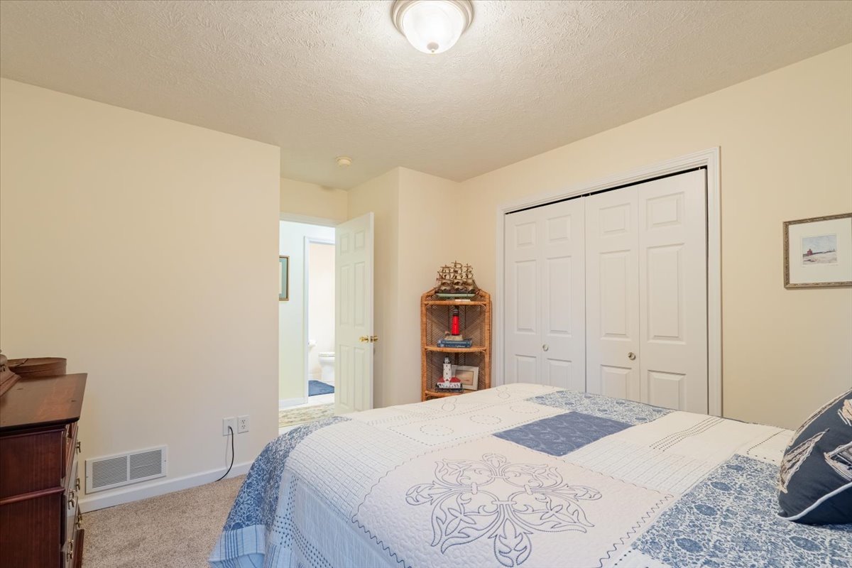 16 Grape Vine Lane, Bloomington, IL 61704