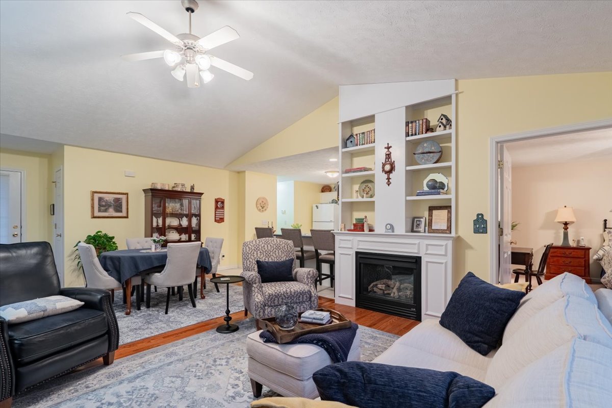 16 Grape Vine Lane, Bloomington, IL 61704