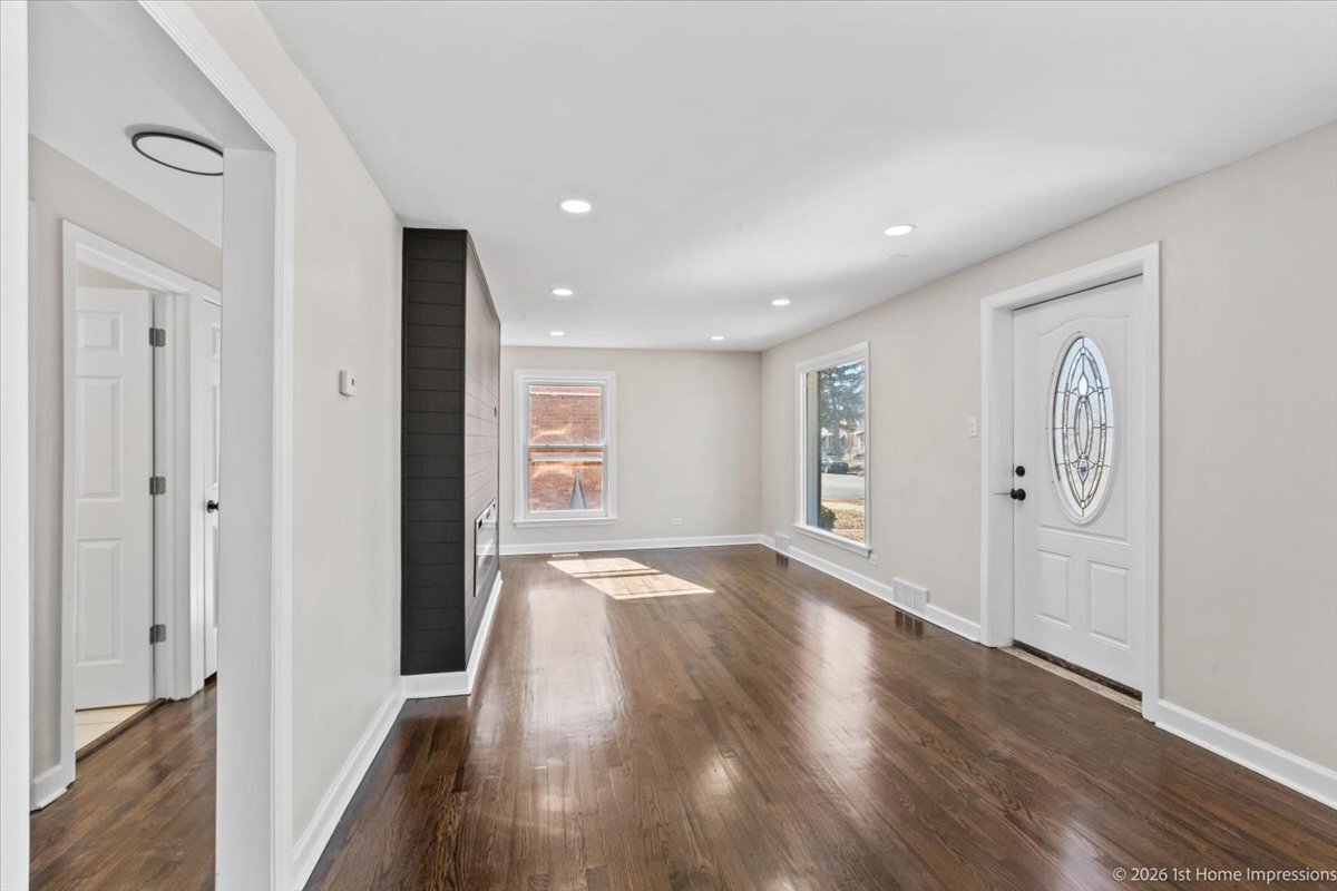 1043 Marshall Avenue, Bellwood, IL 60104