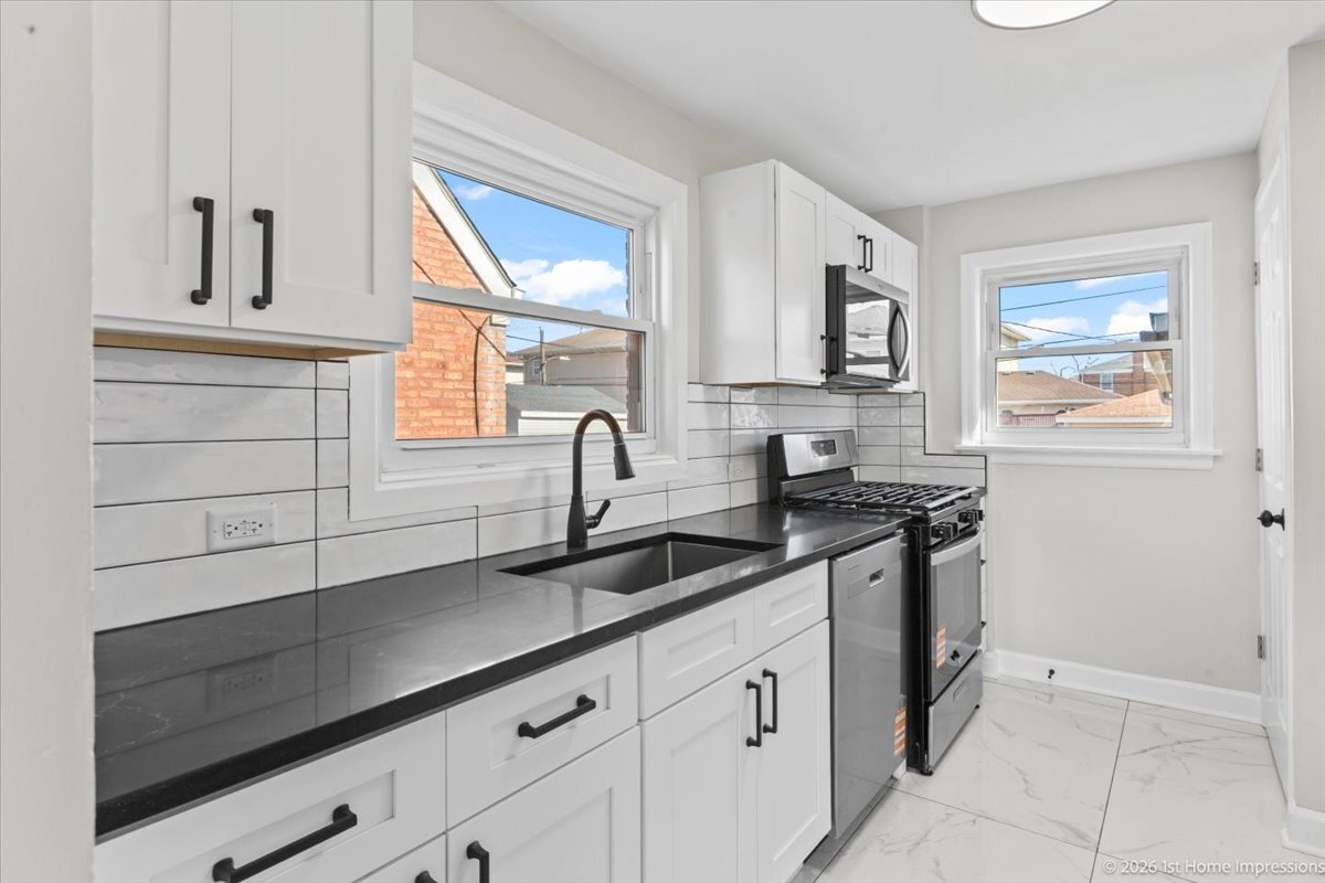 1043 Marshall Avenue, Bellwood, IL 60104