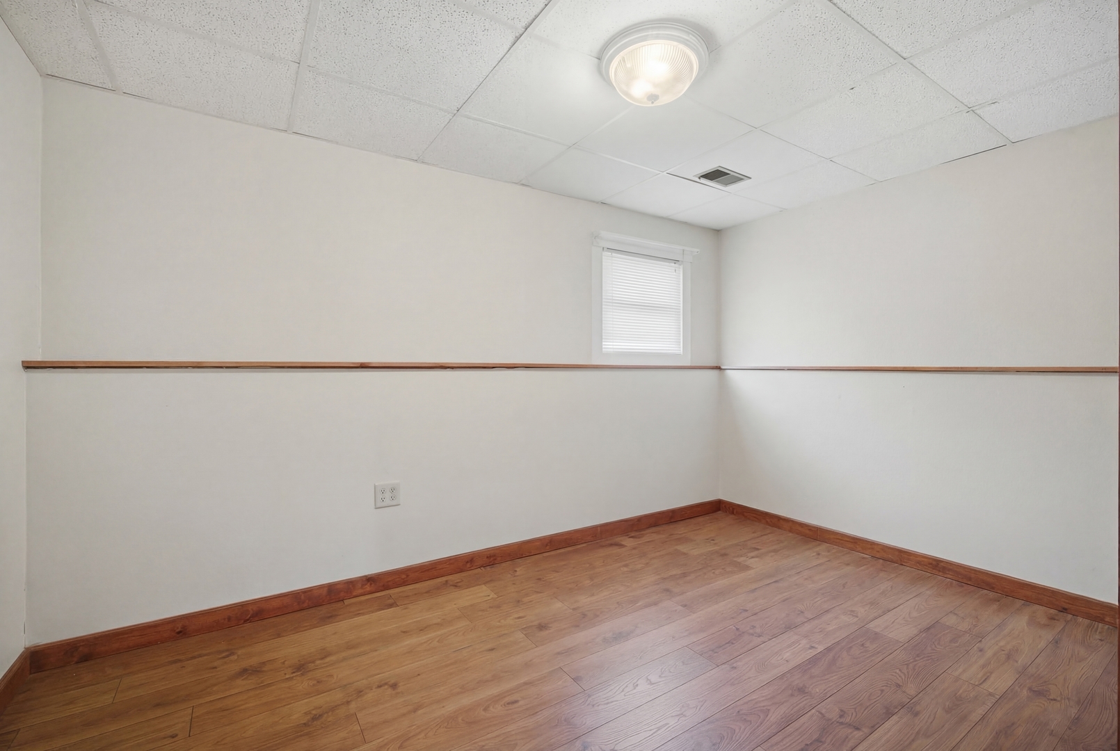 4611 W Shore Drive, McHenry, IL 60050