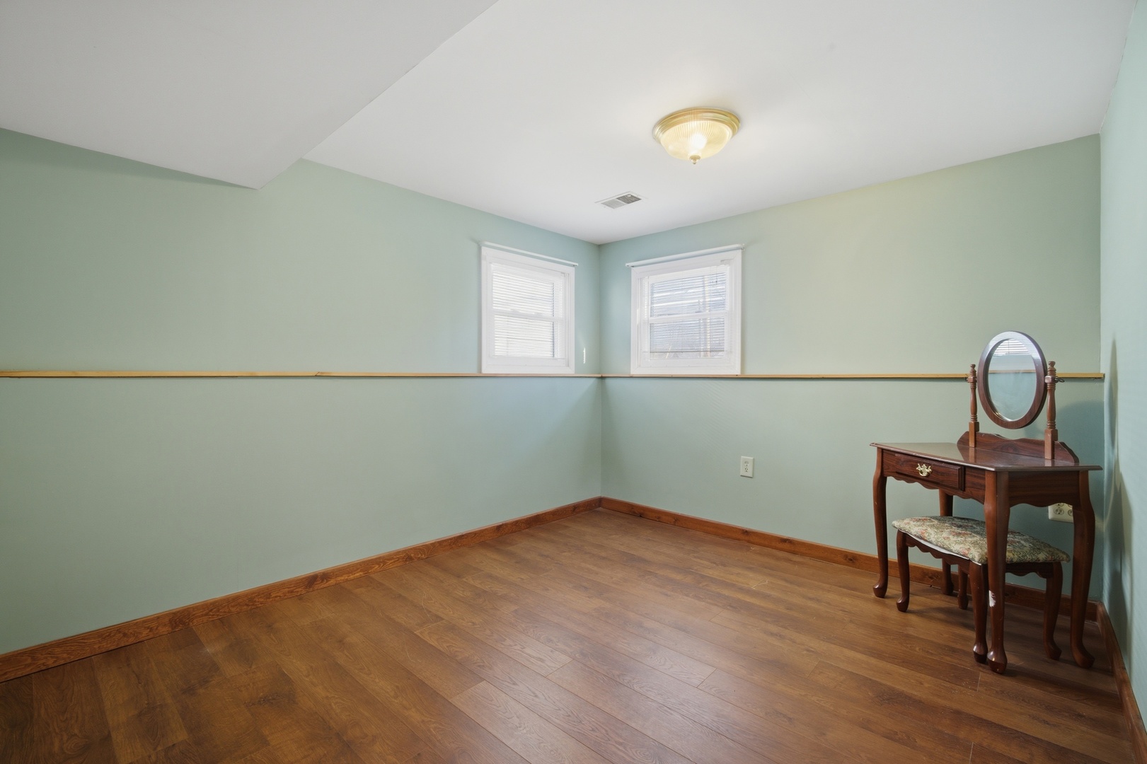 4611 W Shore Drive, McHenry, IL 60050