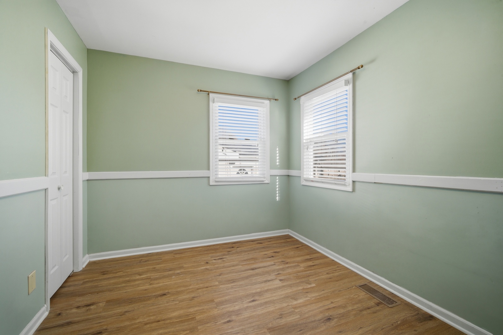 4611 W Shore Drive, McHenry, IL 60050