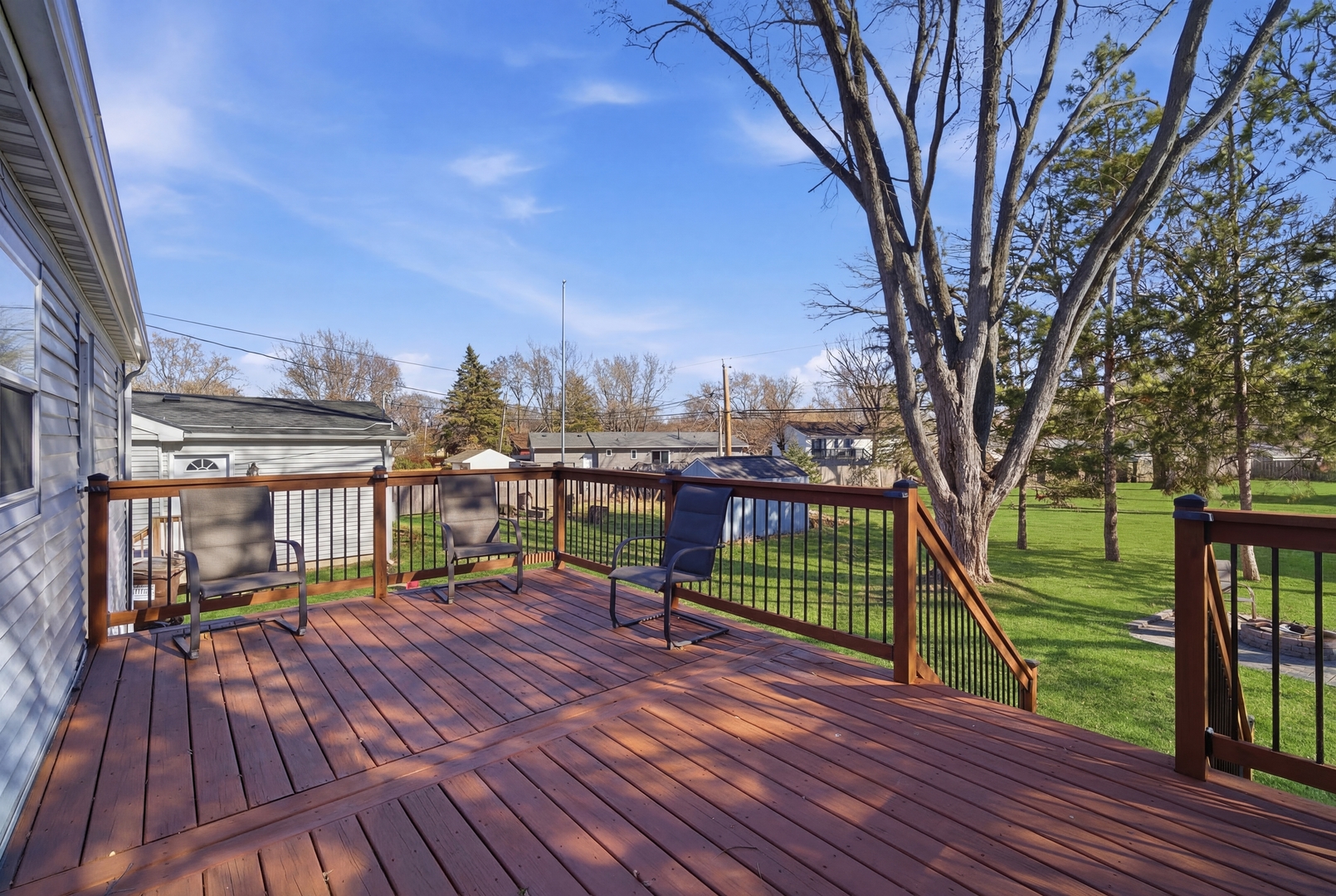 4611 W Shore Drive, McHenry, IL 60050