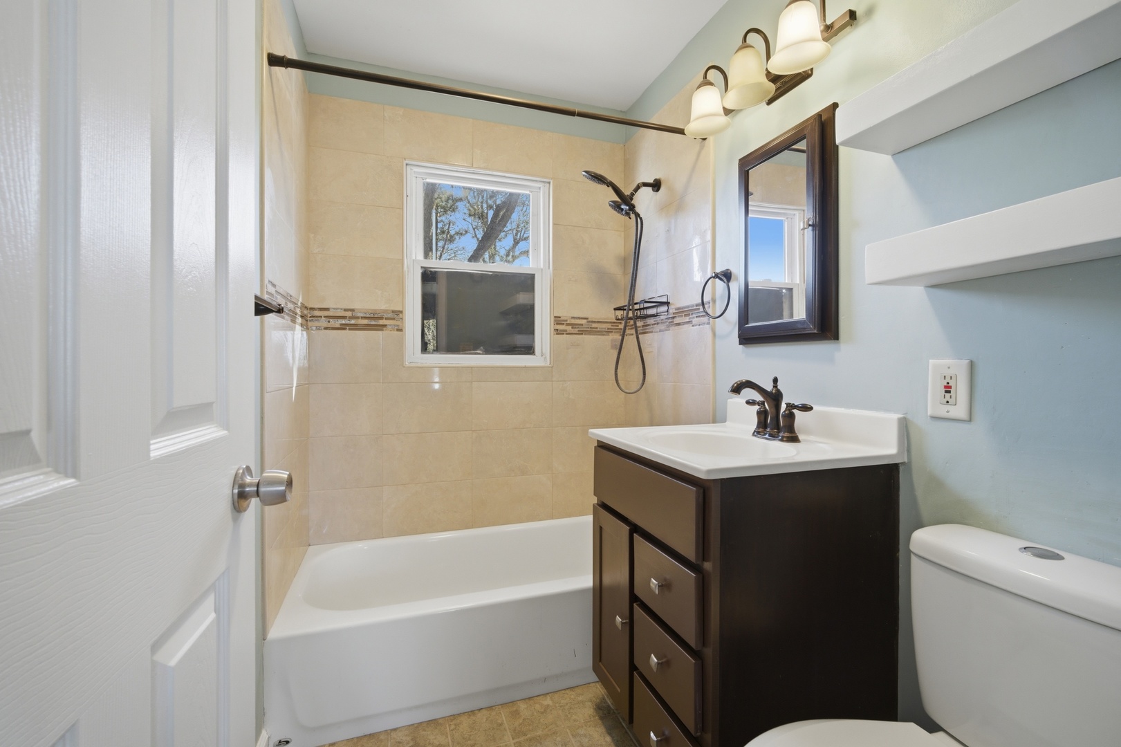 4611 W Shore Drive, McHenry, IL 60050