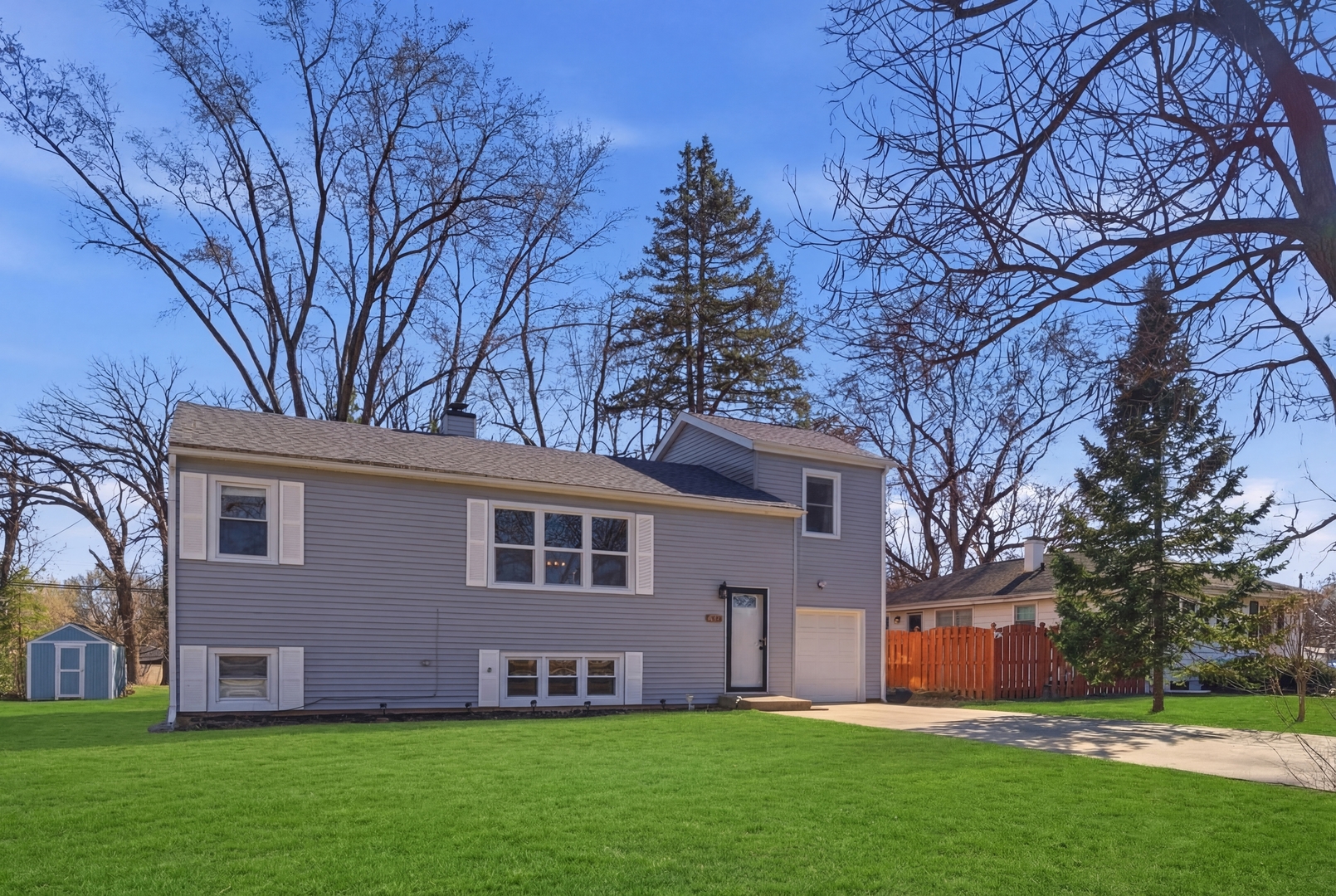 4611 W Shore Drive, McHenry, IL 60050