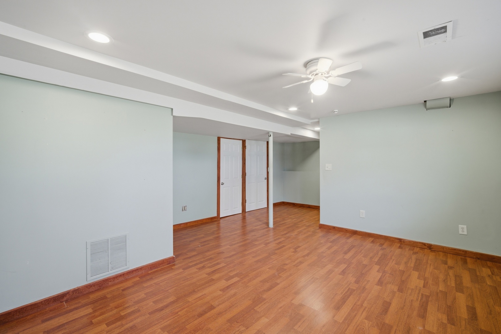 4611 W Shore Drive, McHenry, IL 60050