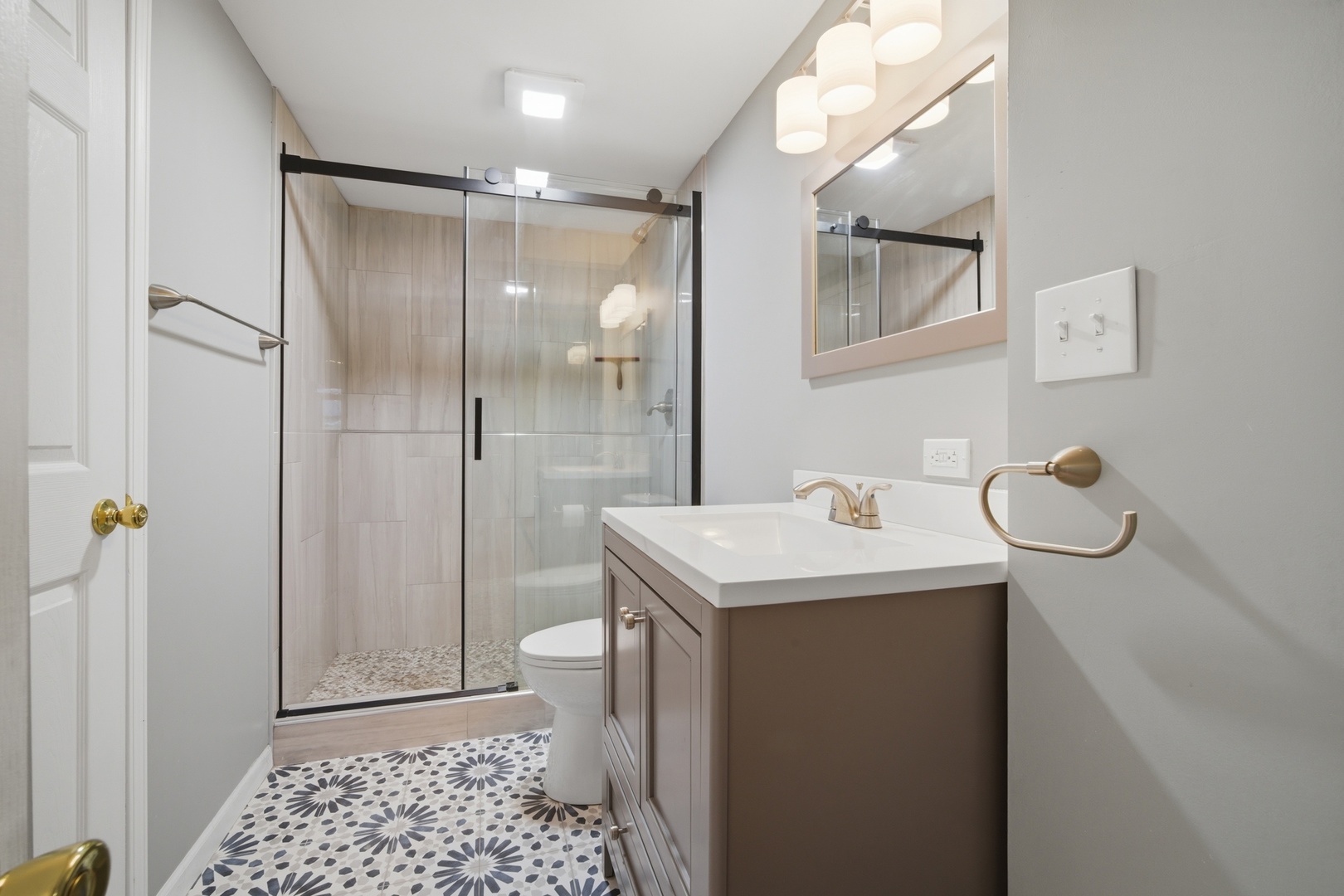 4611 W Shore Drive, McHenry, IL 60050