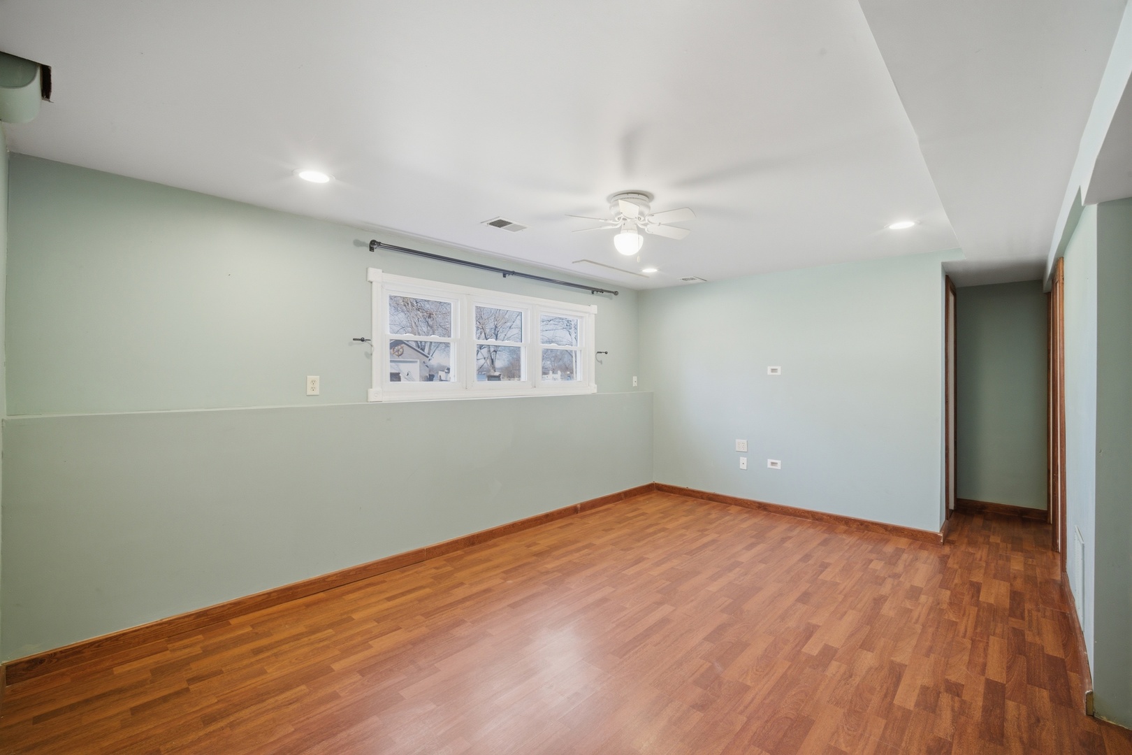 4611 W Shore Drive, McHenry, IL 60050