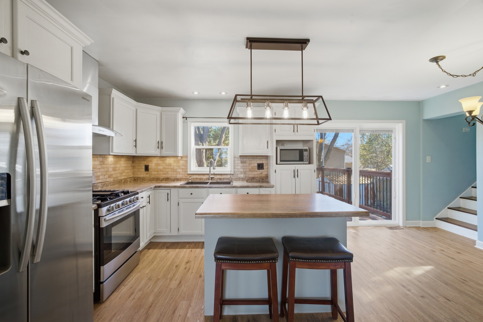 4611 W Shore Drive, McHenry, IL 60050