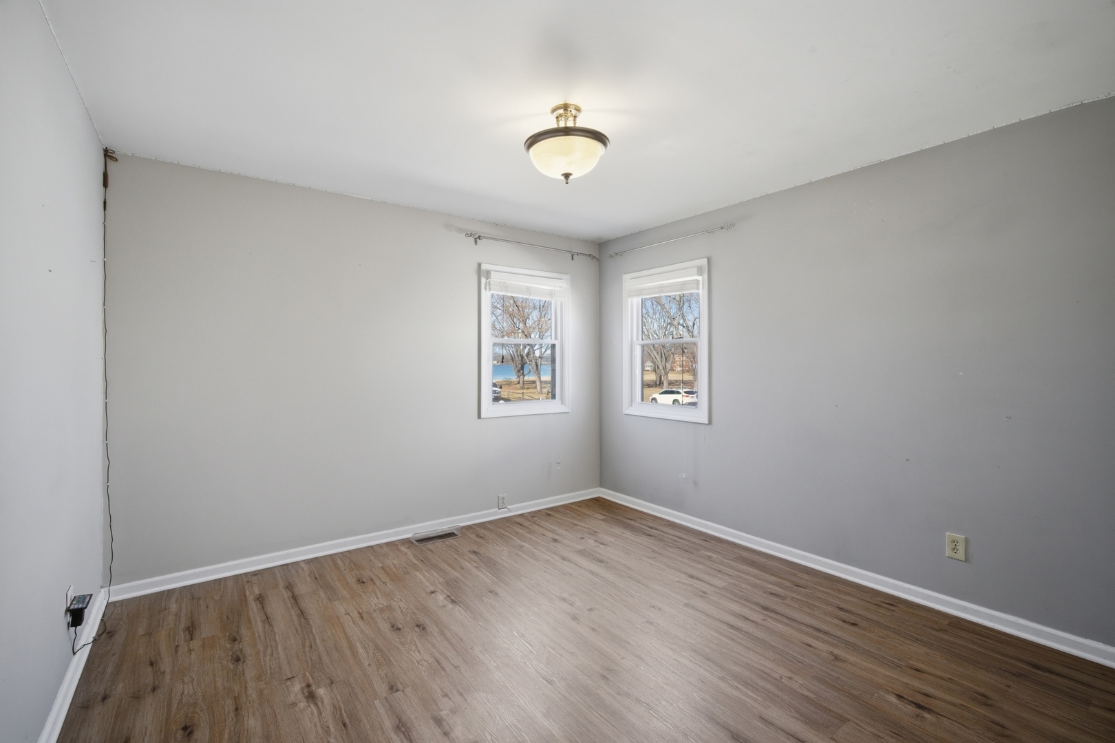 4611 W Shore Drive, McHenry, IL 60050