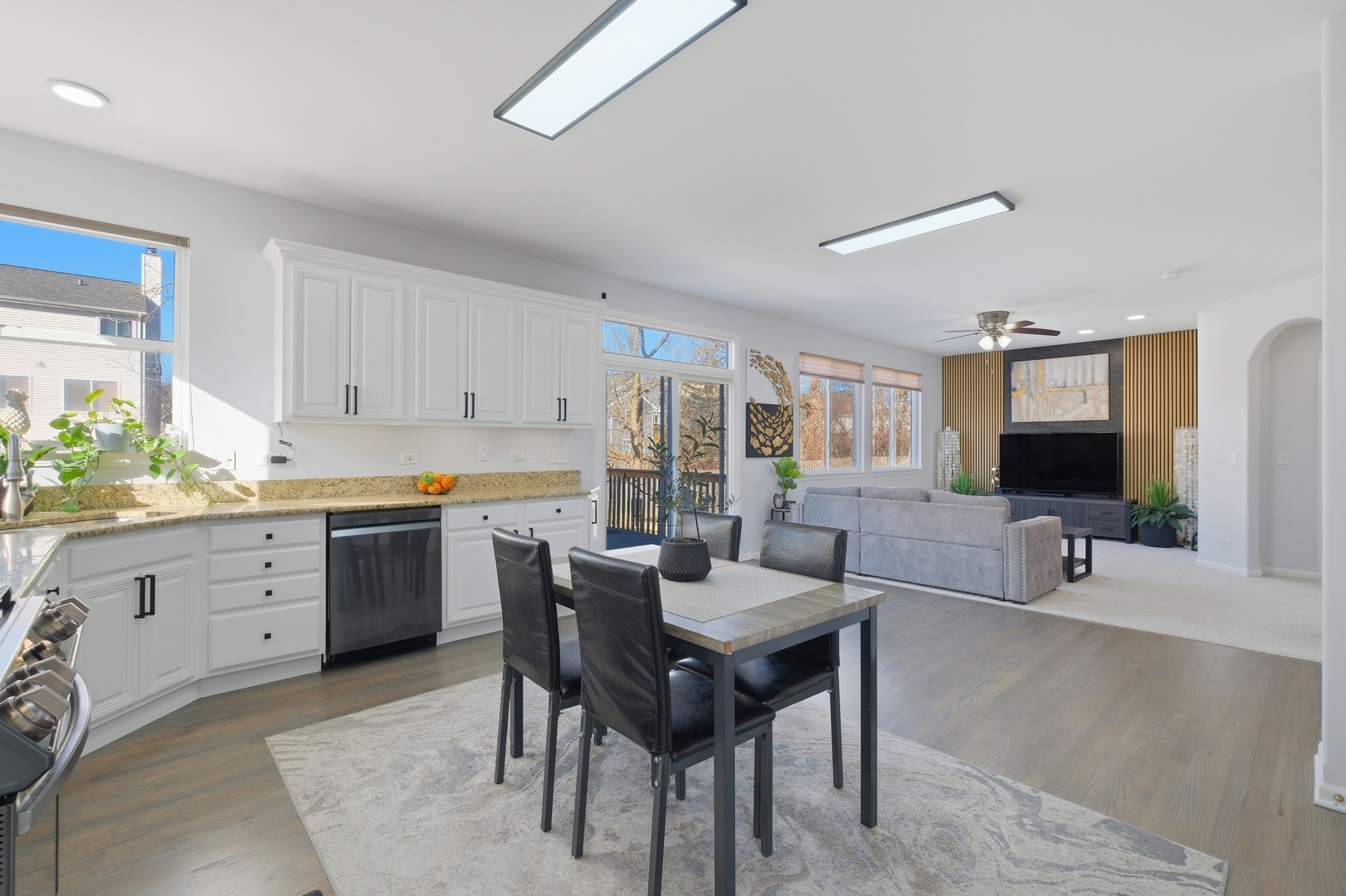 748 N Overlook Trail, Round Lake, IL 60073