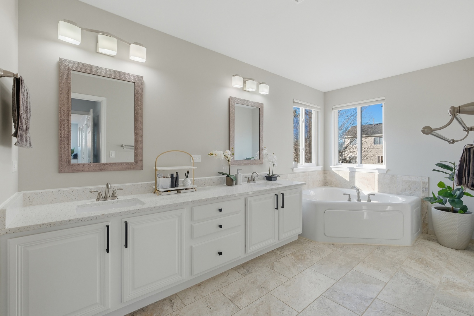 748 N Overlook Trail, Round Lake, IL 60073