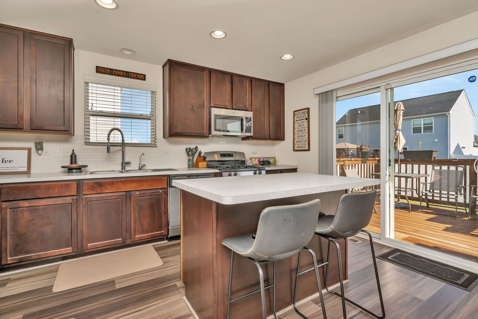 6611 Eich Drive, Joliet, IL 60431