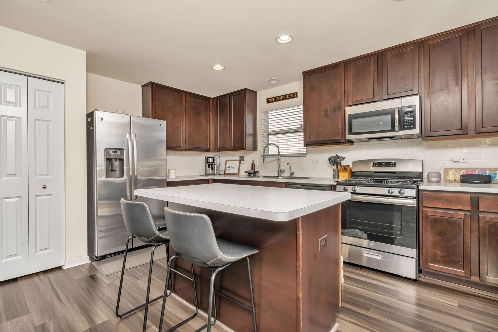 6611 Eich Drive, Joliet, IL 60431