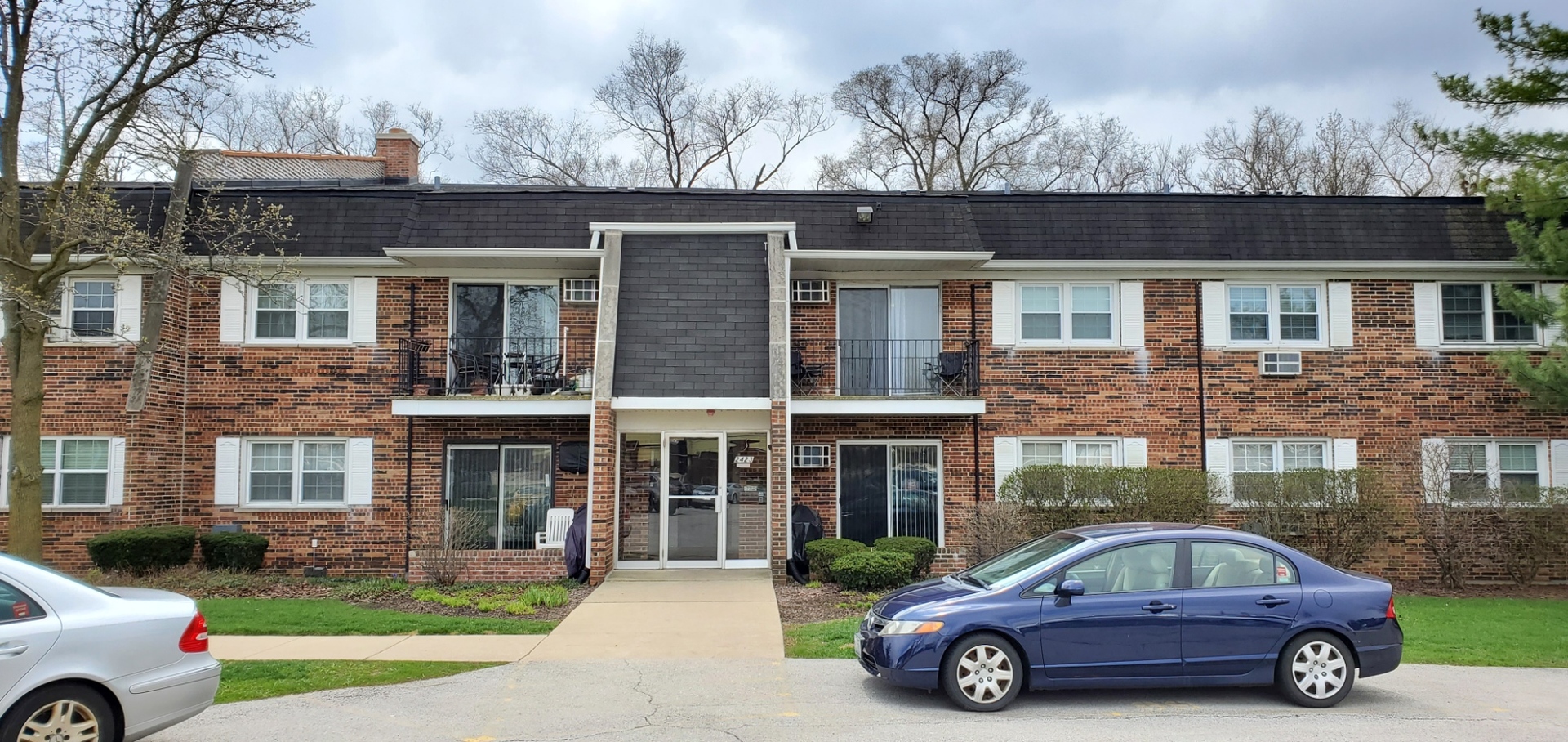 2423 OGDEN Avenue #9, Downers Grove, IL 60515