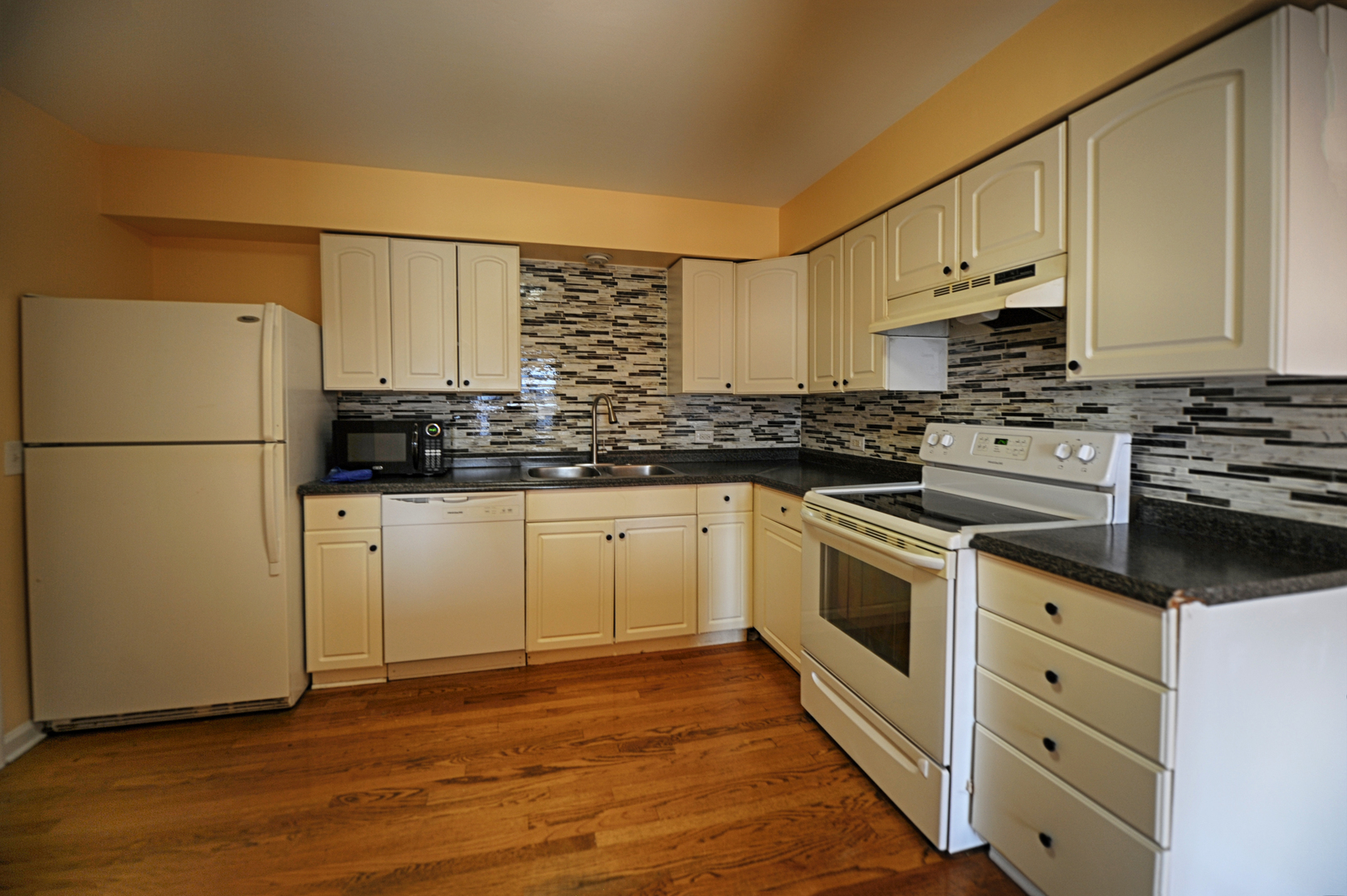 2423 OGDEN Avenue #9, Downers Grove, IL 60515