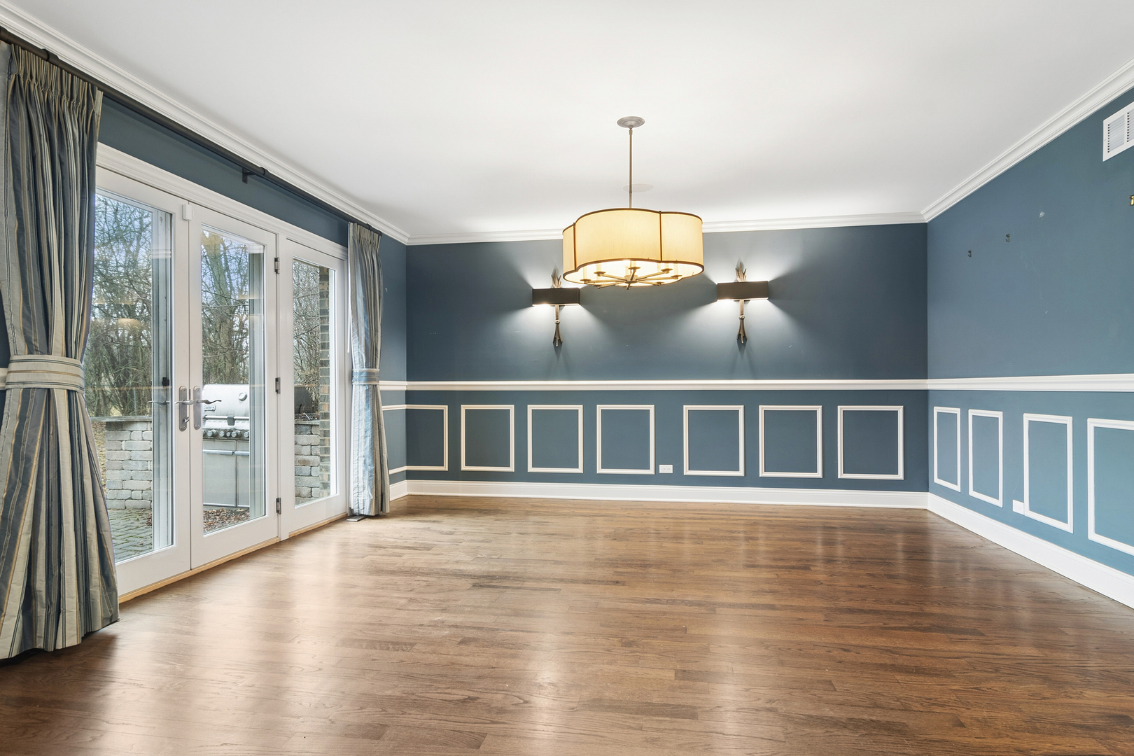 2020 Churchill Lane, Highland Park, IL 60035