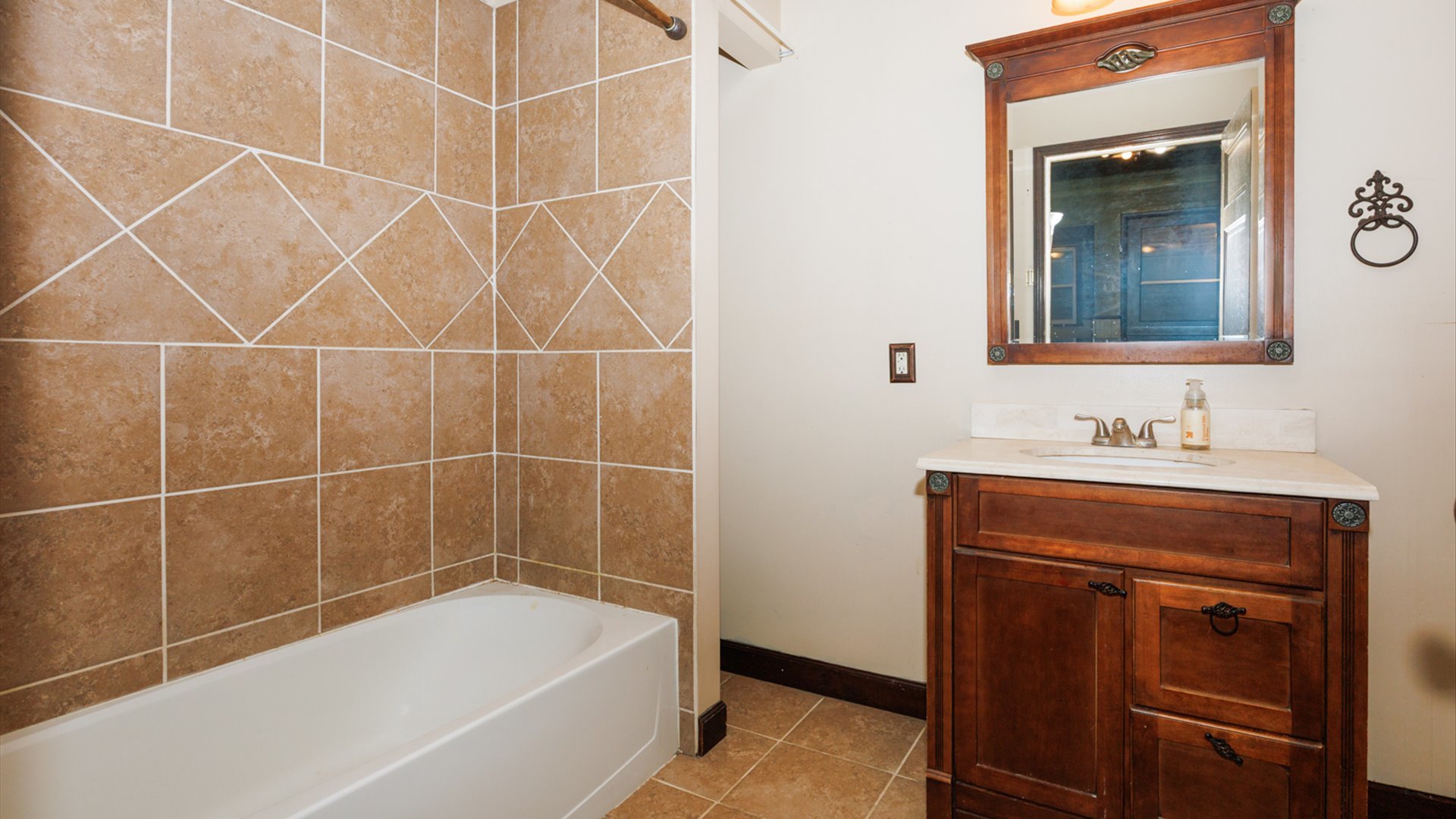 517 N Walnut Street, Clinton, IL 61727