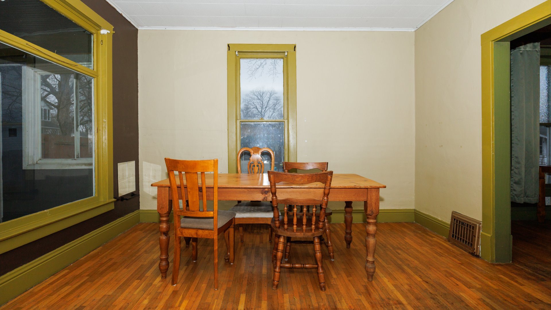 517 N Walnut Street, Clinton, IL 61727