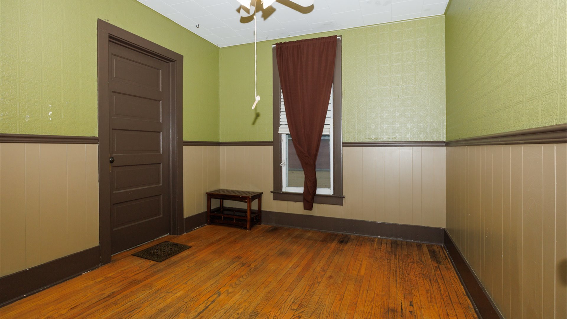 517 N Walnut Street, Clinton, IL 61727