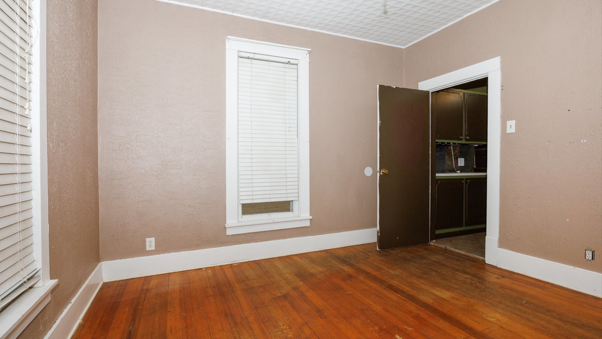 517 N Walnut Street, Clinton, IL 61727