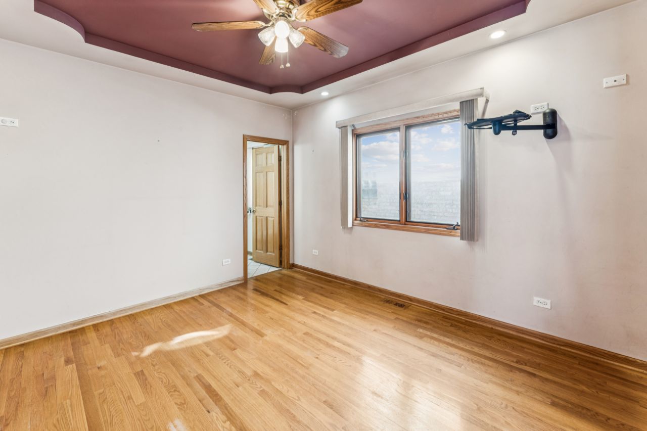 3541 N Pontiac Avenue, Chicago, IL 60634