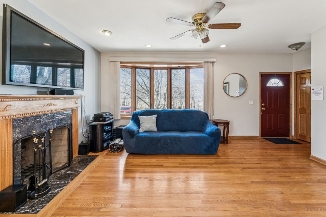 3541 N Pontiac Avenue, Chicago, IL 60634