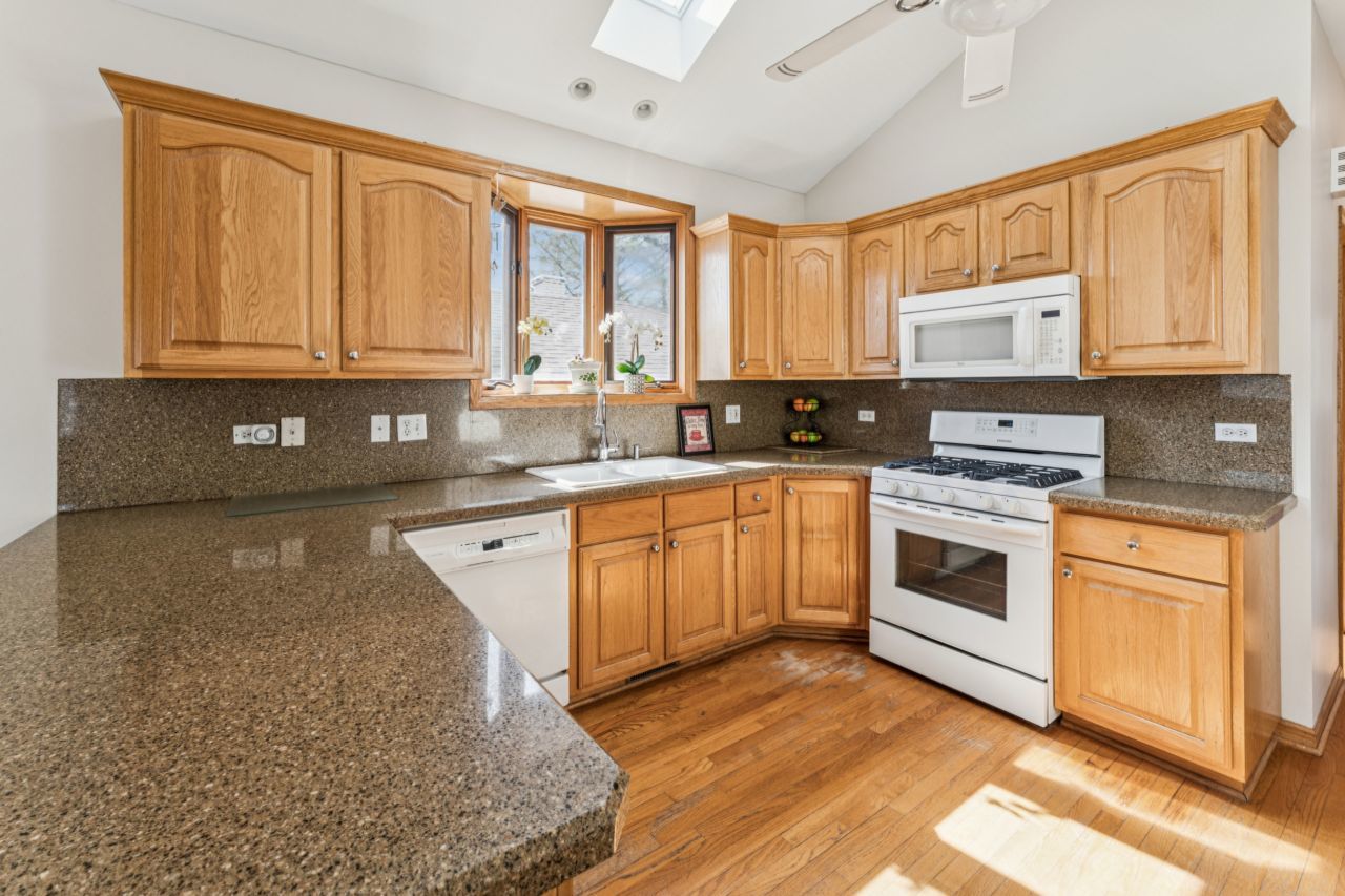 3541 N Pontiac Avenue, Chicago, IL 60634