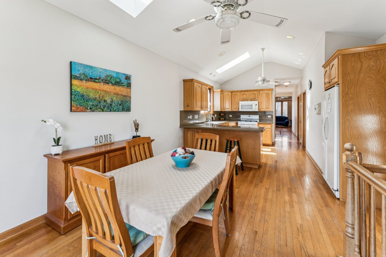 3541 N Pontiac Avenue, Chicago, IL 60634