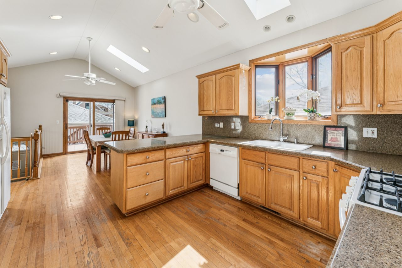 3541 N Pontiac Avenue, Chicago, IL 60634