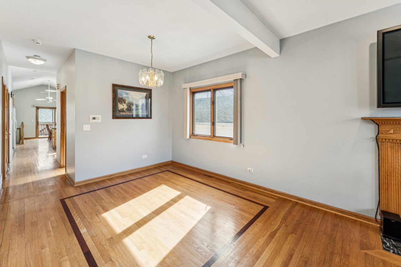 3541 N Pontiac Avenue, Chicago, IL 60634