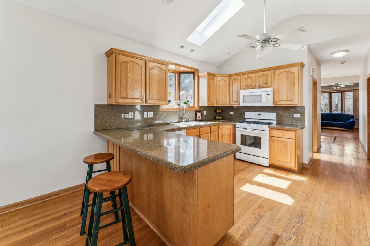 3541 N Pontiac Avenue, Chicago, IL 60634