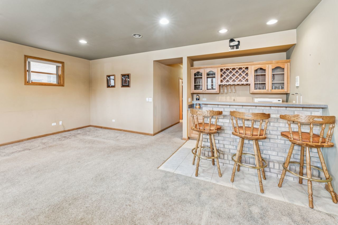 3541 N Pontiac Avenue, Chicago, IL 60634