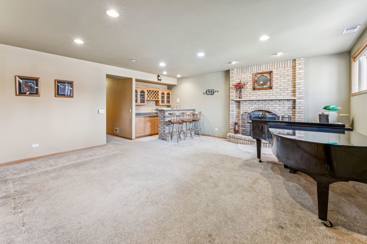 3541 N Pontiac Avenue, Chicago, IL 60634