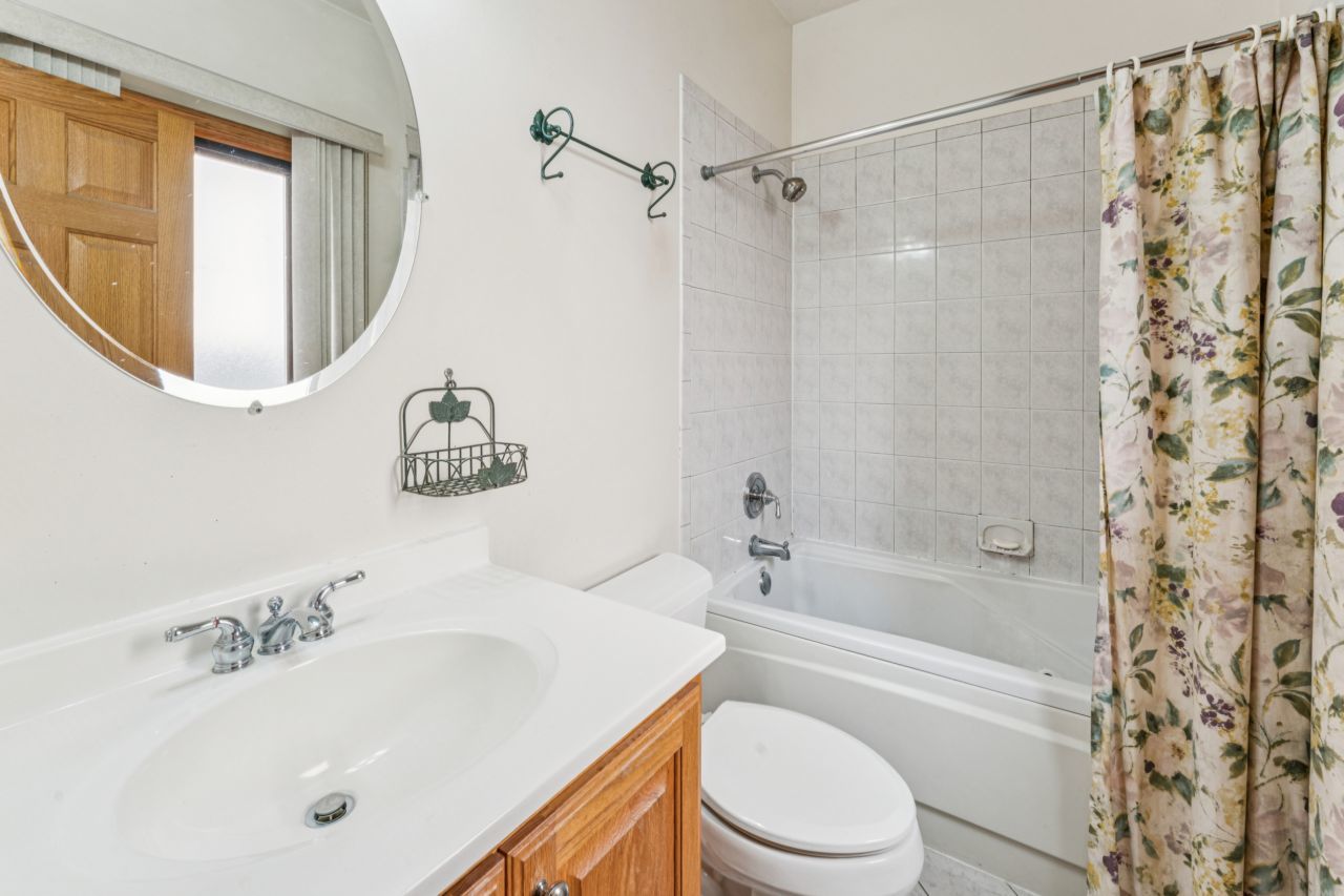 3541 N Pontiac Avenue, Chicago, IL 60634