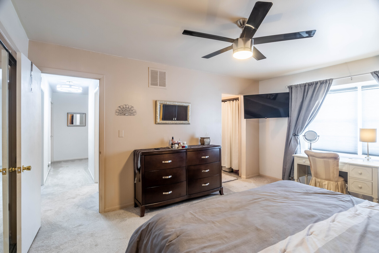 648 Dauphine Court #D, Elk Grove Village, IL 60007