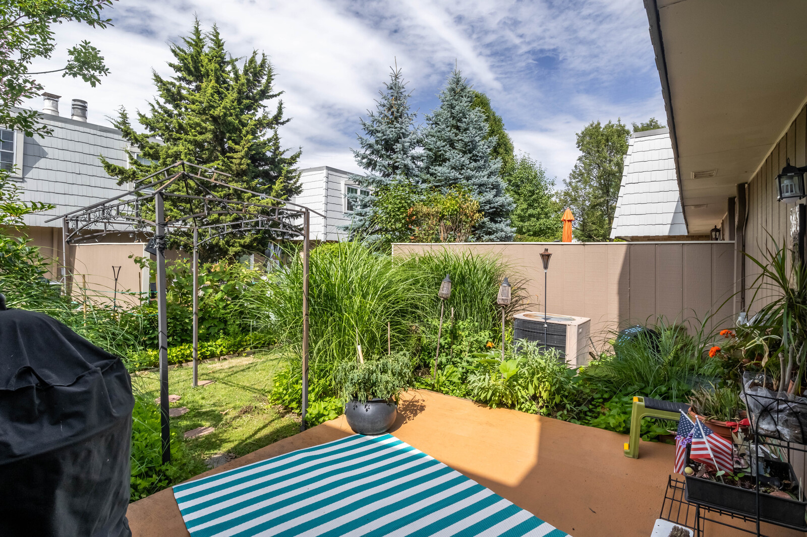 648 Dauphine Court #D, Elk Grove Village, IL 60007