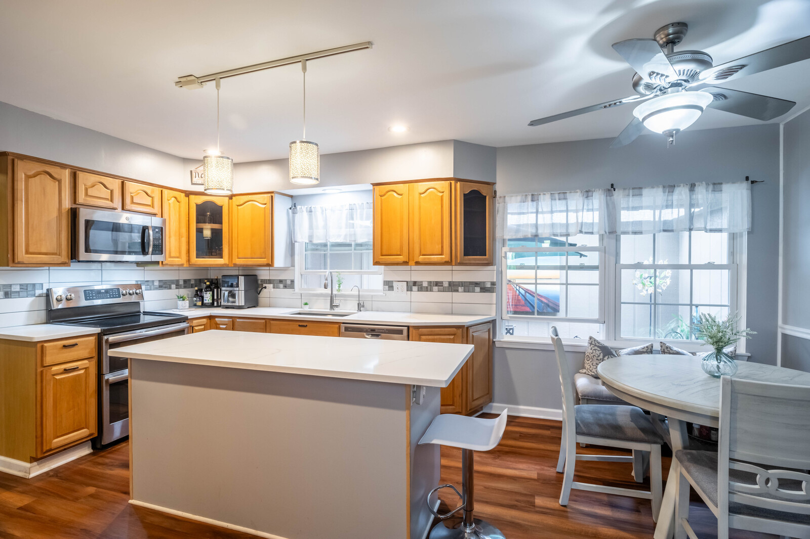 648 Dauphine Court #D, Elk Grove Village, IL 60007