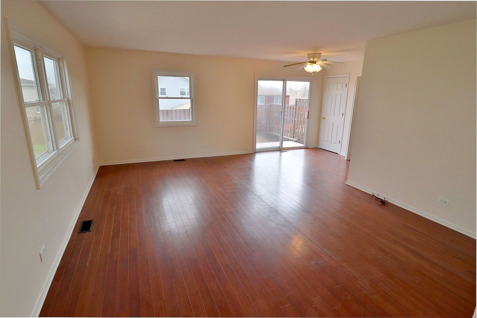 819 Mansfield Court, Schaumburg, IL 60194