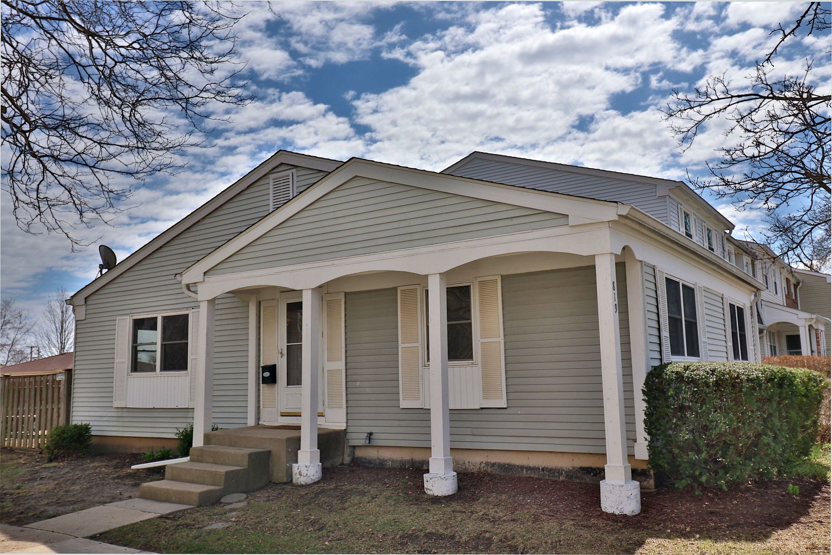 819 Mansfield Court, Schaumburg, IL 60194