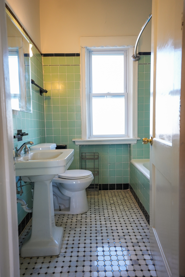 3927 Kirk Street #2, Skokie, IL 60076